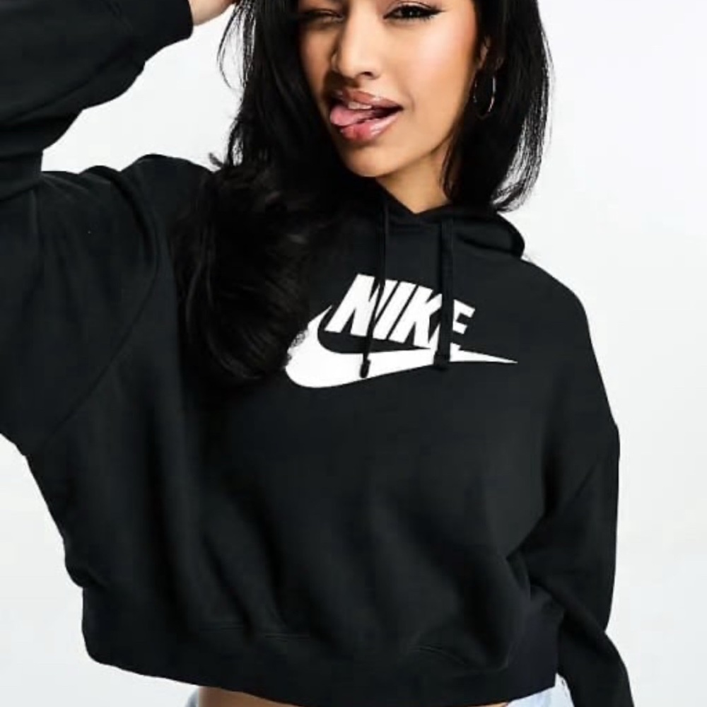 Nike Women’s Black Crop Hoodie - Medium